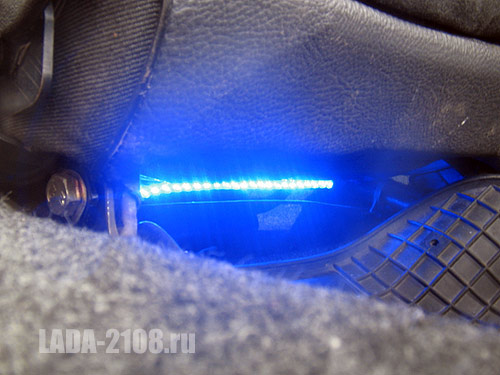 Светодиодная подсветка зоны ног задних пассажиров
