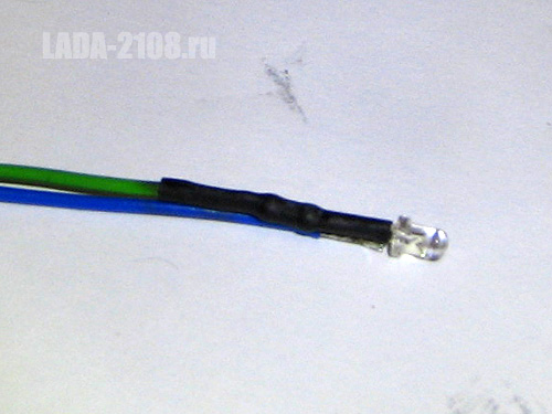 Светодиод с закрытым термотрубкой резистором