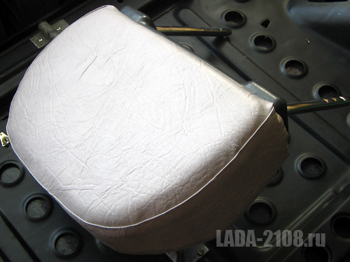 Подголовник ВАЗ-2108, перетянутый кожзамом: задняя часть