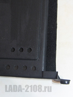 Отверстия вентиляции в задней боковой панели обшивки